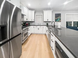 Luxury 2BD 2BA Near Logan Airport and T Station