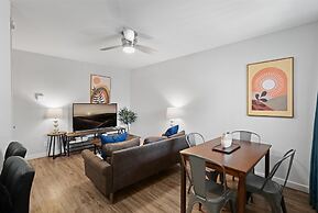 Stylish 1BR Near UT Highland Evonify