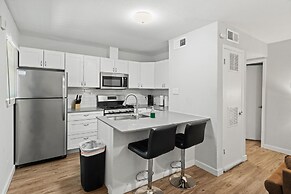 Stylish 1BR Near UT Highland Evonify