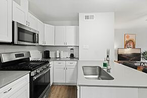 Stylish 1BR Near UT Highland Evonify