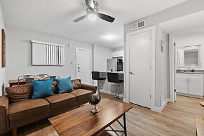 Stylish 1BR Near UT Highland Evonify
