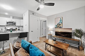 Stylish 1BR Near UT Highland Evonify