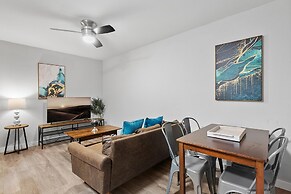 Stylish 1BR Near UT Highland Evonify