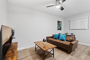 Stylish 1BR Near UT Highland Evonify