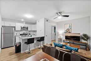 Stylish 1BR Near UT Highland Evonify