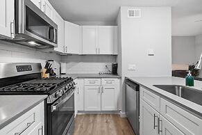 Stylish 1BR Near UT Highland Evonify