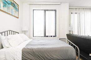 Luxury Studio 30 Mins to Manhattan Evonify