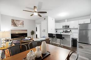 Stylish 1BR Near UT Highland Evonify