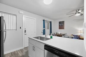 Stylish 1BR Near UT Highland Evonify