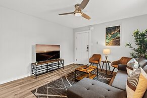 Modern 2BR Near UT Hyde Park Evonify