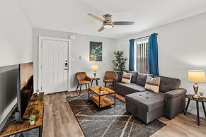 Modern 2BR Near UT Hyde Park Evonify