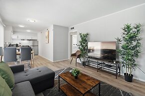 Modern 2BR Near UT Hyde Park Evonify