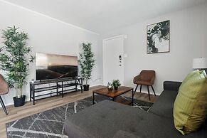 Modern 2BR Near UT Hyde Park Evonify