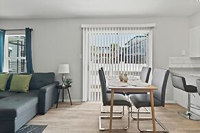 Modern 2BR Near UT Hyde Park Evonify