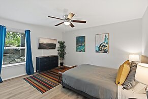 Modern 2BR Near UT Hyde Park Evonify