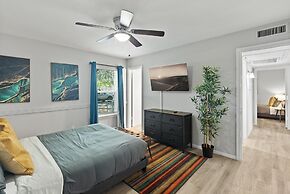 Modern 2BR Near UT Hyde Park Evonify