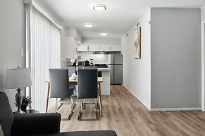 Modern 2BR Near UT Hyde Park Evonify