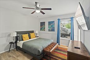 Modern 2BR Near UT Hyde Park Evonify