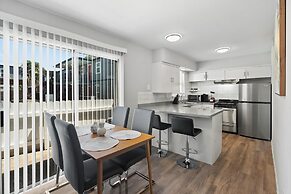 Modern 2BR Near UT Hyde Park Evonify