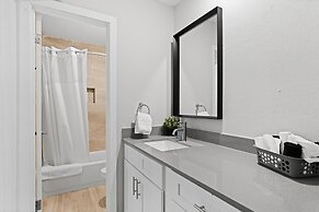 Modern 1BR Near UT Hyde Park Evonify