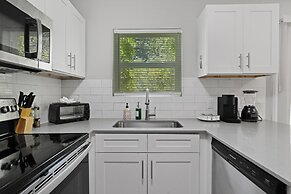 Modern 1BR Near UT Hyde Park Evonify