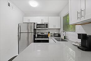 Modern 1BR Near UT Hyde Park Evonify