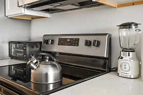 Luxury 2BR 30 Mins to Manhattan Evonify