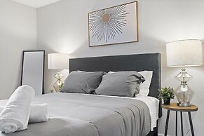 Modern 1BR Near UT Hyde Park Evonify