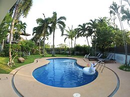 Lets Chill Pool Villa Najomtien Sattahip