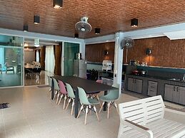 Lets Chill Pool Villa Najomtien Sattahip