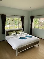 Lets Chill Pool Villa Najomtien Sattahip