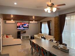 Lets Chill Pool Villa Najomtien Sattahip