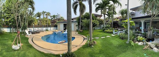 Lets Chill Pool Villa Najomtien Sattahip