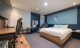 BYTHS CURVE HOTEL JEONGBUK IKSAN