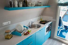 Tranquil Marina Azzurra Resort House Boat 2 Bedroom Sleeps 6