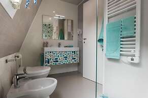 Tranquil Marina Azzurra Resort House Boat 2 Bedroom Sleeps 6