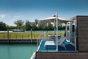 Tranquil Marina Azzurra Resort House Boat 2 Bedroom Sleeps 6