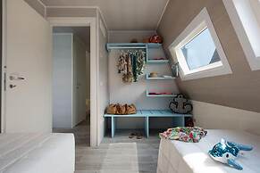 Tranquil Marina Azzurra Resort House Boat 2 Bedroom Sleeps 6