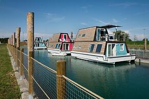 Tranquil Marina Azzurra Resort House Boat 2 Bedroom Sleeps 6