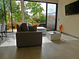 Roomy Apt With Private Terrace - Amazing Amenities