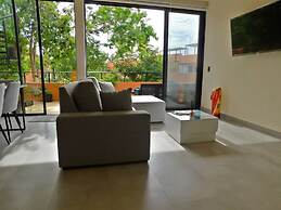 Roomy Apt With Private Terrace - Amazing Amenities