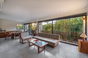 2 Br. Apt W/amazing Natural Lighting&location