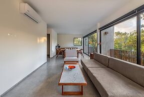 2 Br. Apt W/amazing Natural Lighting&location