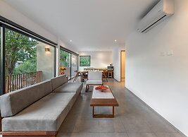 2 Br. Apt W/amazing Natural Lighting&location