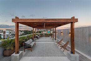 2 Br. Apt W/amazing Natural Lighting&location