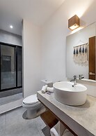 2 Br. Apt W/amazing Natural Lighting&location