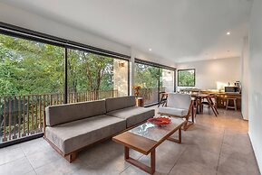 2 Br. Apt W/amazing Natural Lighting&location