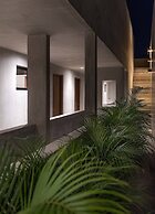 2 Br. Apt W/amazing Natural Lighting&location