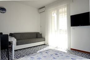 Beautiful Studio in Residence With Swimming Pool by Beahost Rentals