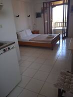 Room in Apartment - Budget Studio 8 km Away From Malia